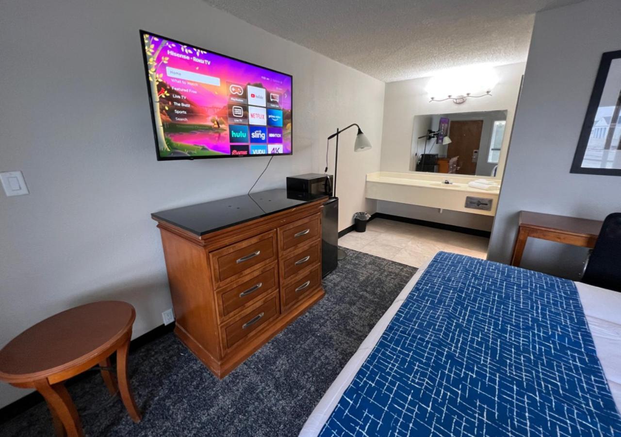 Travelodge By Wyndham Lincoln Northeast Exteriér fotografie