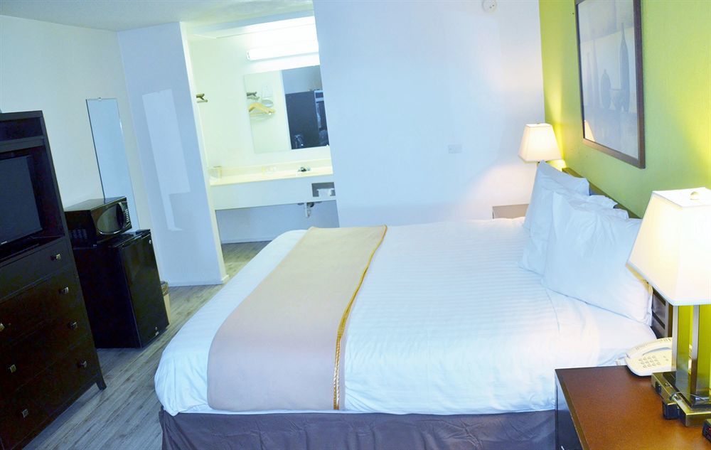 Travelodge By Wyndham Lincoln Northeast Exteriér fotografie